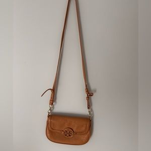Tan Tory Burch bag In gently used condition.neutral color matches most outfits.